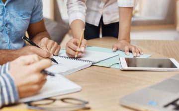 Les stratégies d’évolution des modèles associatifs