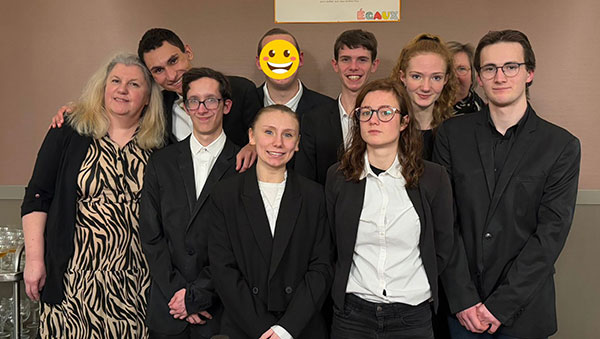 jeunes du service restautation de l'udapei 59