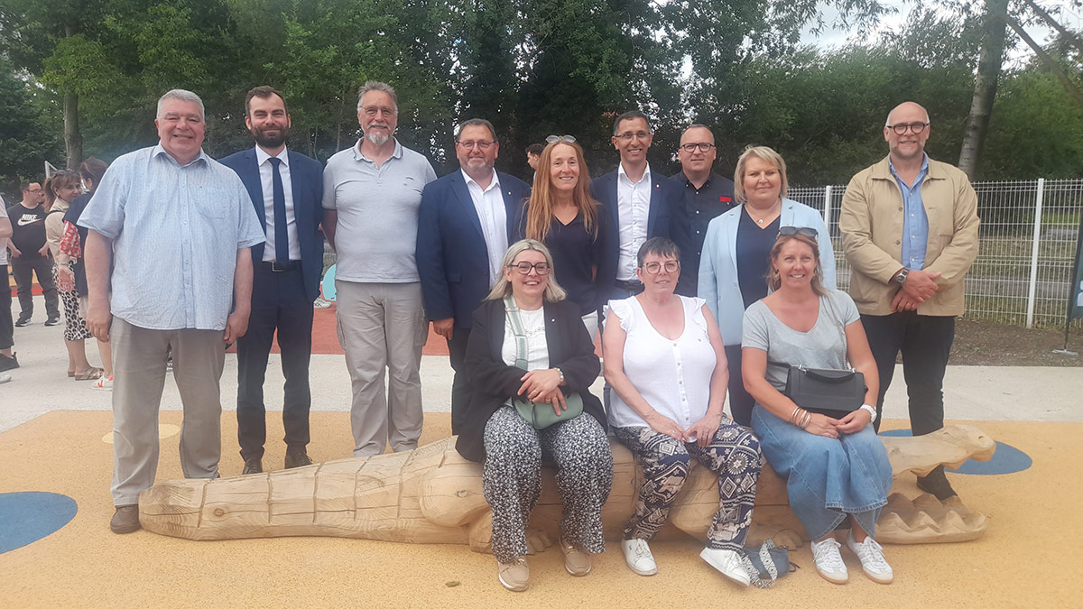 aire de jeux sur le terrain de la MAS de Thumeries aire de jeux sur le terrain de la MAS de Thumeries